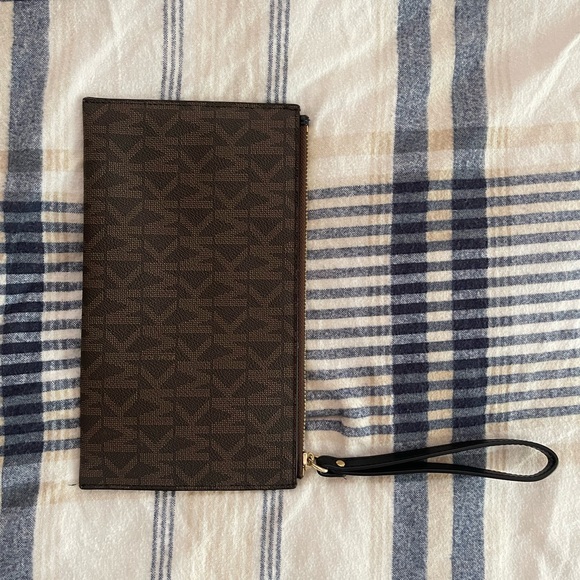 Michael Kors wristlet wallet - Picture 3 of 4